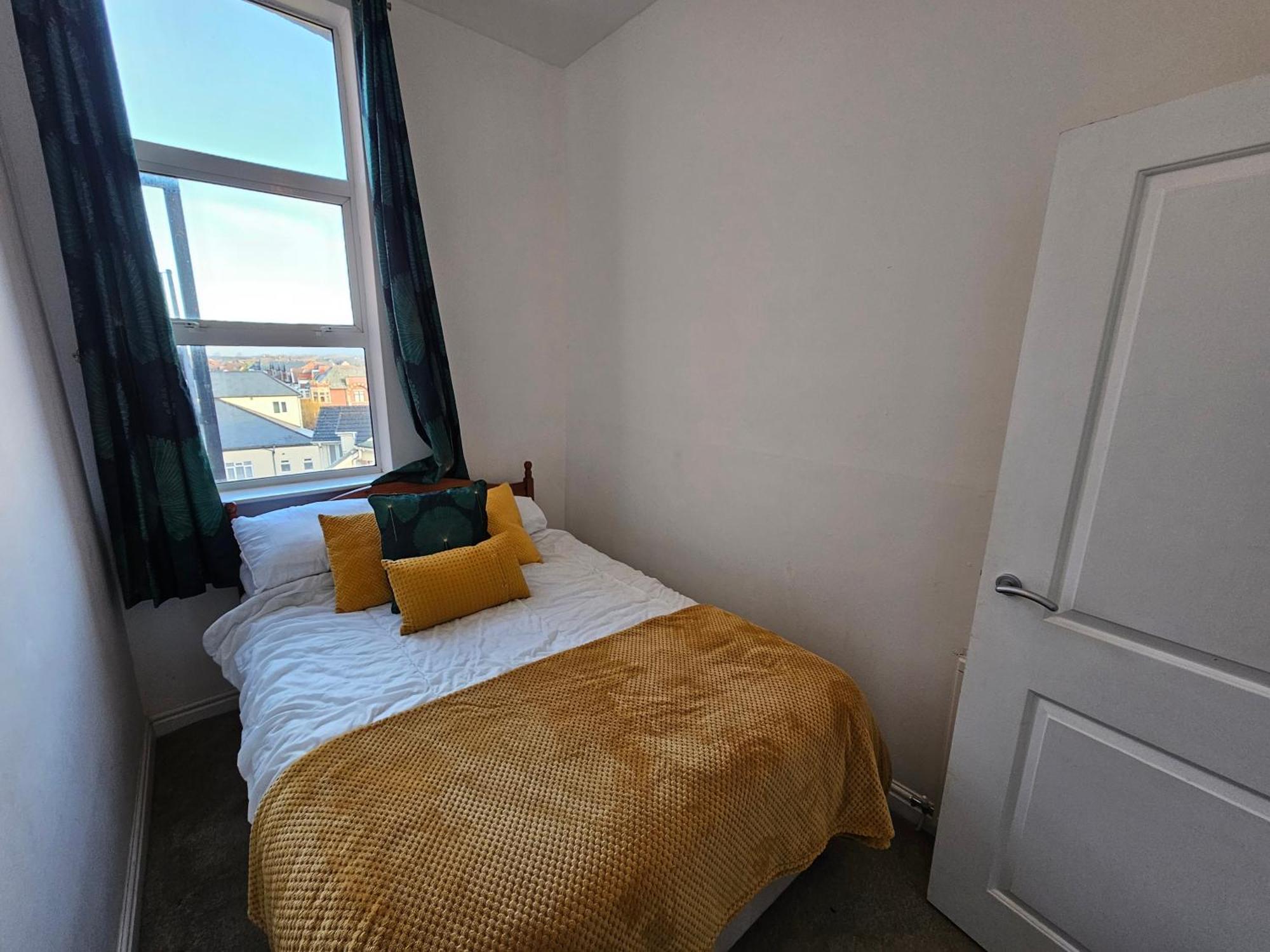 2 Bed Apartment Lakeside On The Promenade Southport Exterior photo