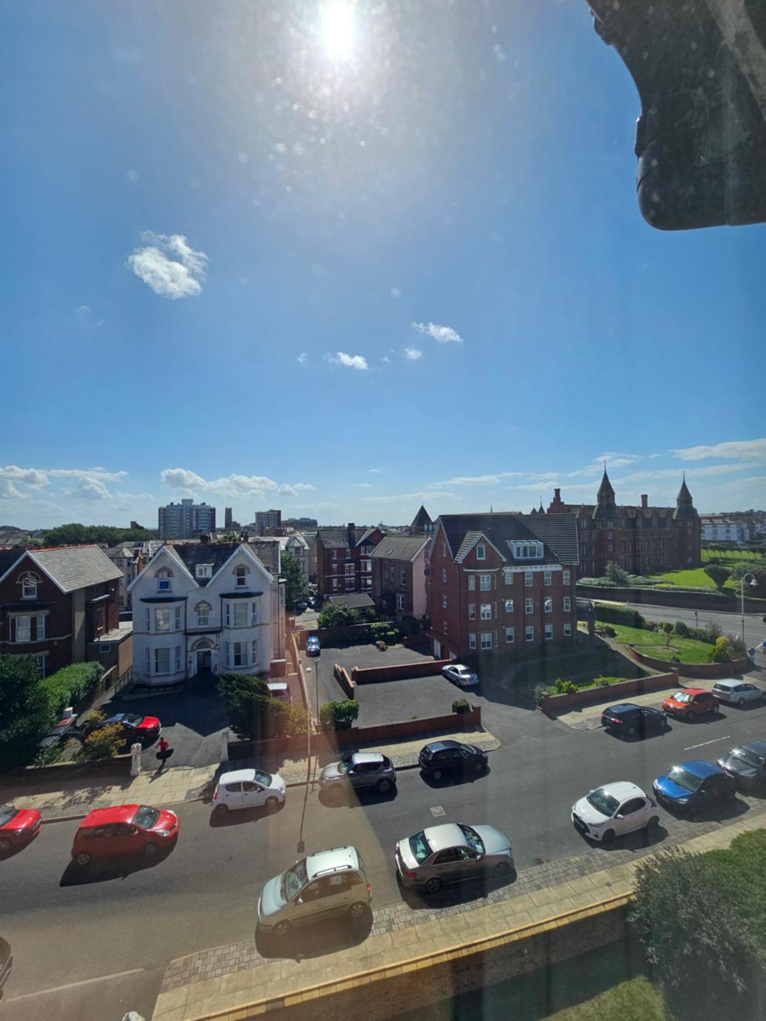 2 Bed Apartment Lakeside On The Promenade Southport Exterior photo
